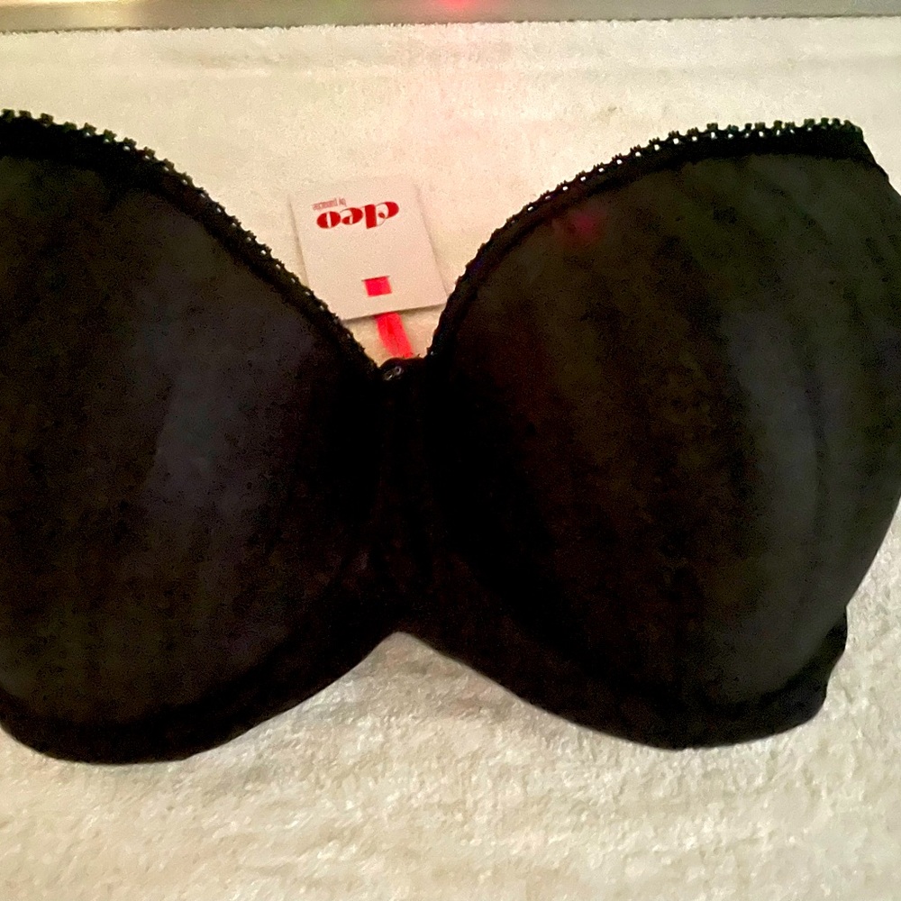 Black bra with tag. Tag says 34 K